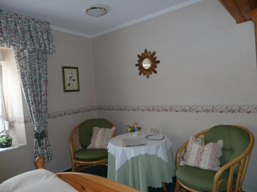 Bed and Breakfast Alte Weinstuben Steinfelder Hof Garni Ellenz-Poltersdorf Habitación foto